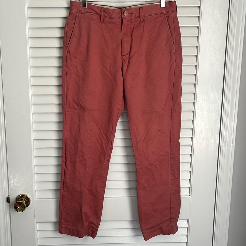 J CREW BROKEN IN URBAN SLIM CHINO KHAKI PANTS IN SALMON RED 32 x 30